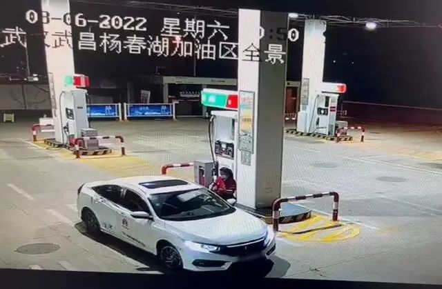 为了省点油钱，网约车司机加油逃单